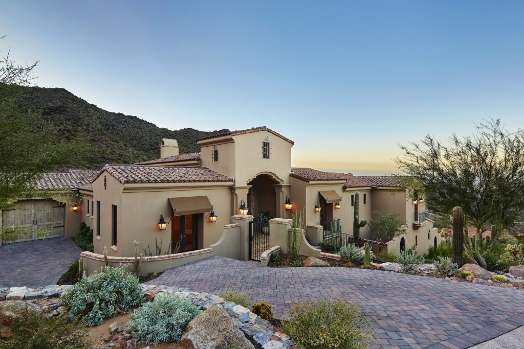 Summit Vista residence set into a North Scottsdale mountainside